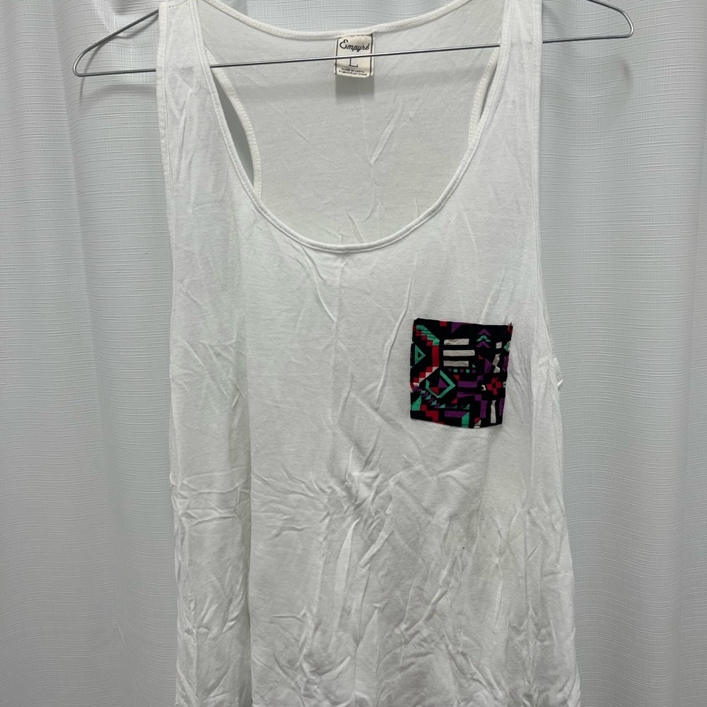 Casual White Tank Top with Patterned Pocket